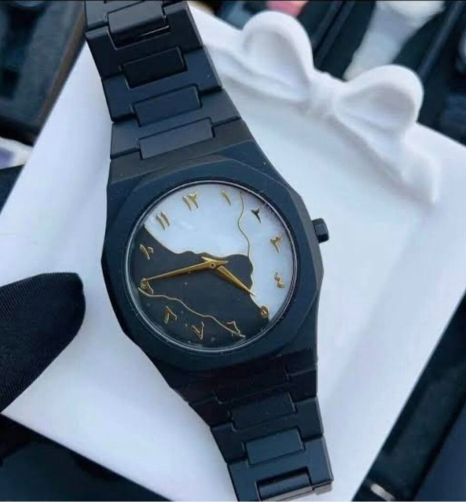 Infinite Aura Watch Gold